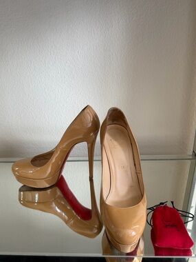 Christian Louboutin 38.5 Louboutin Nude Patent Leather Platform Stilettos